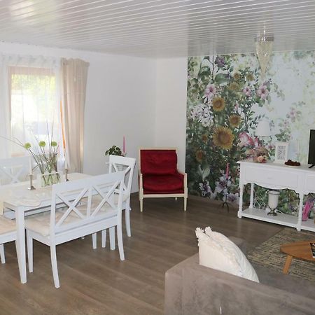 Soutterain - Wohnung Mit Senkgarten Weingarten  Eksteriør bilde